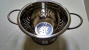 Small Two Handle Stainless Steel Colander Drainer 7.25" Diam X 4.25" H Used VGLN - Picture 1 of 11
