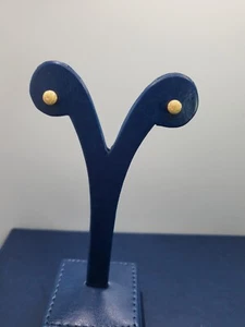 18ct Gold Stud Earrings, 18k Hallmark. - Picture 1 of 5