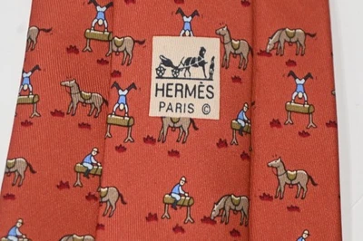 Corbata de cuello HERMES PARIS 7861 UA CABALLOS SEDA ROJA PARA HOMBRE CON: 3 1/2" POR L:61" Foto 1 de 4