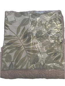 Pottery Barn Overlapping Leaves Pillow Covers 20x20 Green White EURO Set 2 NEW - Picture 1 of 7