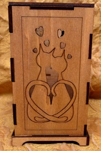 Lasergravierte Holz Votivbox von mir entworfen mit "Cats in Love" - Bild 1 von 12
