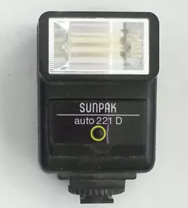 Unidad de flash Sunpak dedicada a cámaras Konica modelo automático 221D (toma 4 bates AA - Imagen 1 de 11
