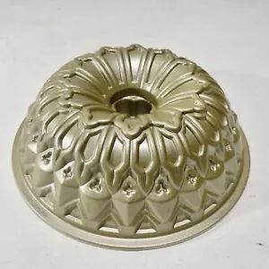 Williams-Sonoma NordicWare Gold Stained Glass Bundt Non-Stick Cake Pan 9 Cups - Picture 1 of 5
