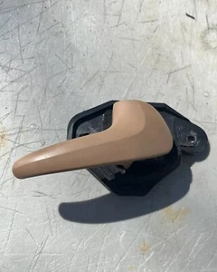 1993-1996 LINCOLN MARK VIII RIGHT HAND INTERIOR DOOR HANDLE OEM - Picture 1 of 2