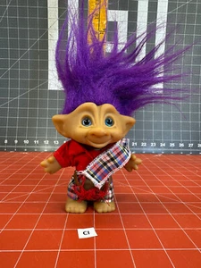 MUÑECA TROLL de pelo púrpura novedad as de colección de los años 90 con faja a cuadros - Imagen 1 de 8