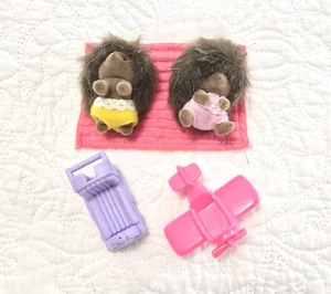 Sylvanian Families Calico Critters epoca sottaceti riccio gemelli 5 pezzi - Foto 1 di 14