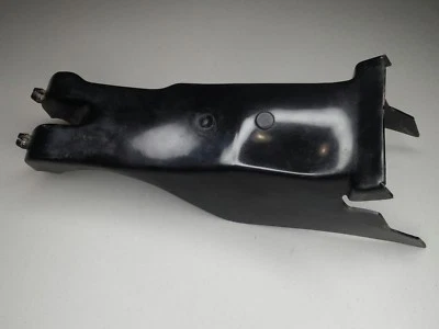 Guardabarros interior de plástico trasero Honda CM 200T Twinstar 1981 fabricante de equipos originales B P/N: 80101-419-0000 Foto 1 de 4