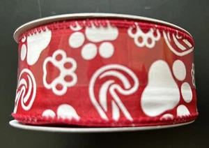 Nueva cinta con cable ""Celebrate It"" blanca y roja estampada de perro de vacaciones de 1 1/2 in. x 30 pies - Imagen 1 de 5