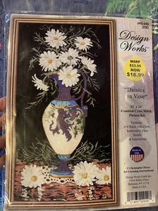 "Kit de imágenes de punto de cruz contado diseño funciona de nuevo margaritas en jarrón 13 x 24" - Imagen 1 de 4