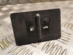 Interruttore aperto serbatoio carburante LEXUS IS II GSE2, ALE2, USE2 55447-53030 - Foto 1 di 4