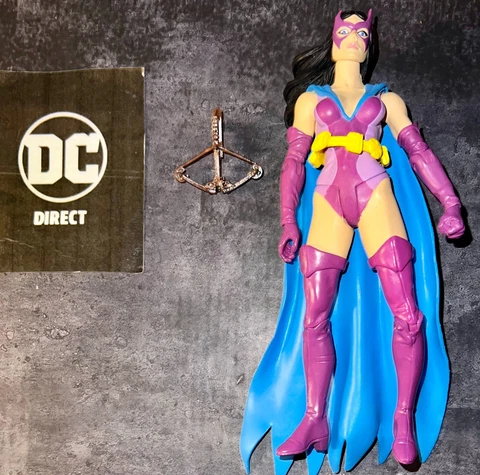 DC Direct Crisis on Infinite Earth 2 Series Silver Age Huntress 7" Figure Lot Cover