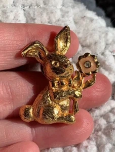 VINTAGE AVON HONEY BUNNY PIN 1992 Enamel Rabbit Rhinestone Pin - Picture 1 of 3