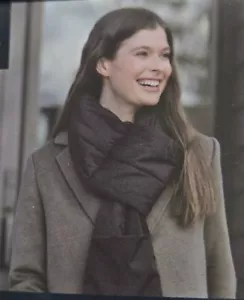 Britts Knits Packable Puffer Scarf Black Velvet Lined Pull Through Pocket - Picture 1 of 11