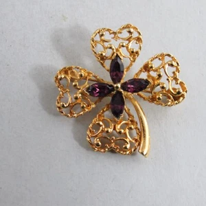 Broche prendedor trébol de cuatro hojas de la suerte con pedrería púrpura tono dorado - Imagen 1 de 3