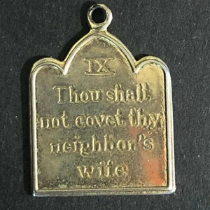 Vintage 17mm x 23mm Anhänger Zehn Gebote - VIII Begehren Sie Nachbar Frau - Bild 1 von 3