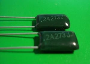 Capacitor 2A273J 100V 0.027uF 27nF Polyester Film in Canada - Bild 1 von 1
