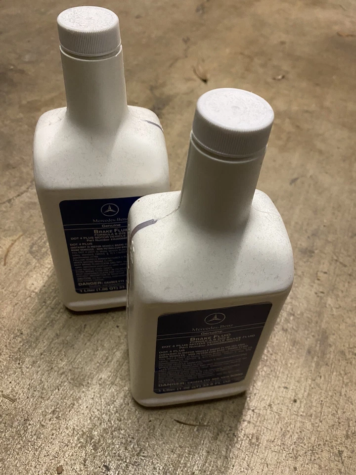 (2 Bottles) 33.8 FL OZ Bottle Genuine Mercedes Benz DOT 3 DOT 4 Brake Fluid - Изображение 1 из 1