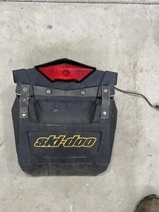 09 Ski Doo MXZ 600 usado protector de aleta de nieve 520000702 2008-2013 REV - Imagen 1 de 2