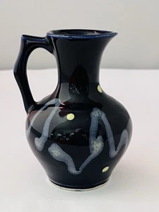 Piccolo vaso vintage blu colbalto scuro con macchie e vortici azzurri - Foto 1 di 11