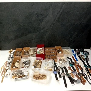 Job Lot Watches Bits & Pieces from Watch Repairer See All Pictures 6.5 Kilo - Picture 1 of 22
