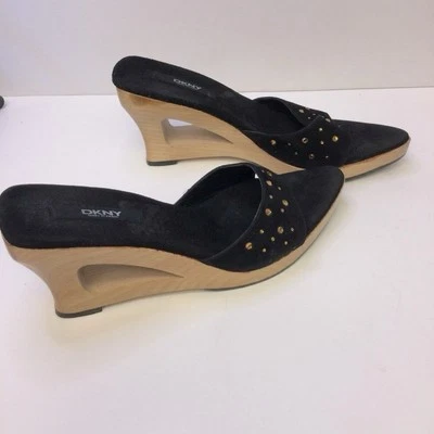 Cuñas recortadas de madera de gamuza negra DKNY TALLA 9 VINTAGE USADAS EN EXCELENTE ESTADO Foto 1 de 4