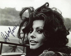 SOPHIA LOREN SIGNED AUTOGRAPHED 8x10 PHOTO ITALIAN SEX SYMBOL ICON BECKETT BAS - Picture 1 of 2