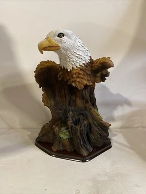 Estatua de águila calva vintage en tocón dentado en decoración del hogar decoración del hogar adorno Foto 1 de 4