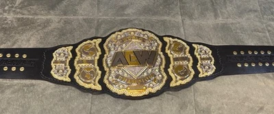 Réplica de cuero real del Campeonato Mundial Peso Pesado AEW, placas apiladas Foto 1 de 4