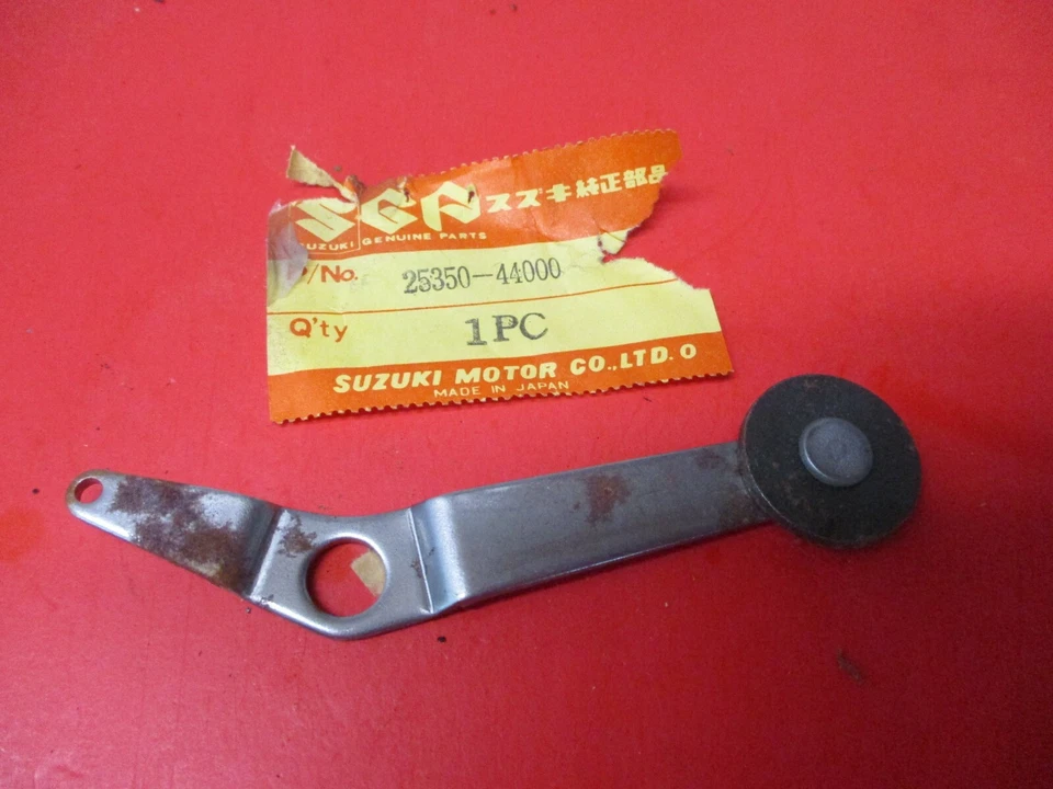 Nuevo de Lote Antiguo Original OEM SUZUKI GS500 GS550 GS450 TAPÓN DE CAMBIO DE MARCHAS 25350-44000 Foto 1 de 1