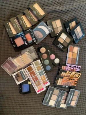 Eye shadows, bulk, few brands, wholesale - Image 1 of 4