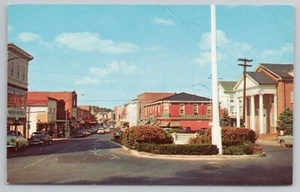 Walnut Street Looking North in Milford Delaware DE Postcard - Picture 1 of 2