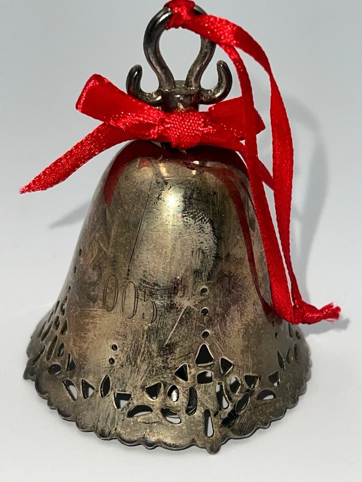 Antigo enfeite de sino de Natal gravado banhado a prata 2005 3” manchado - Imagem 1 de 4