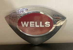 Vtg WELLS TRAILER METAL EMBLEM Truck Trailer Auto Commercial - Bild 1 von 6