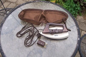 BLACK & DECKER REISEBÜGELEISEN - EXTRA LANGE SCHNUR, TROCKEN & DAMPF, KLAPPGRIFF - Bild 1 von 3