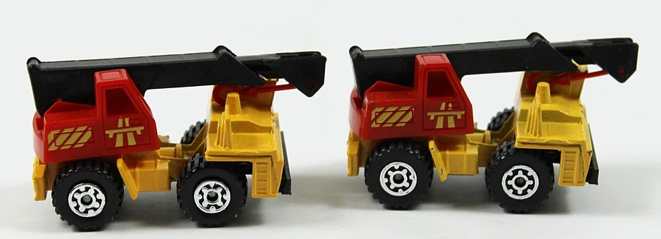 2 MOBILE CRANEs Matchbox 1984 Yellow Construction Equipment New no card 1:90 - Image 1 of 4