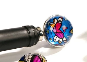 ROMERO BRITTO GLASS & METAL BOTTLE STOPPER: HEART (BLUE BACKGROUND) - Picture 1 of 2