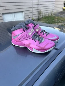 Size 13 - Nike LeBron Zoom Soldier 7 Kay Yow - Picture 1 of 6