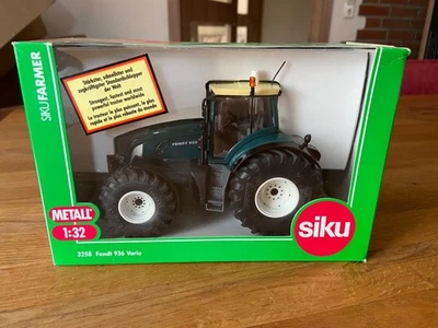 Siku Farmer 1:32 3258 Fendt 936 Vario dunkel Grün Traktor, Schlepper - Bild 1 von 4