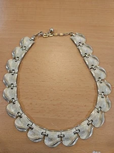 Vintage Trifari necklace Gold Tone Leaf Style 5 1/2 Inch. - Picture 1 of 8