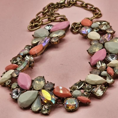 Colar declaração J Crew rosa pastel coral facetado cristal strass babador... - Imagem 1 de 4