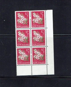 New Zealand: 1960 Pictorial Definitive, 1/2d Manuka, Chambon Perforation, MNH - Picture 1 of 2
