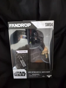 2025 MOOSE TOYS Star Wars FANDROP SW04 LUKE SKYWALKER vs DARTH VADER - Bild 1 von 4