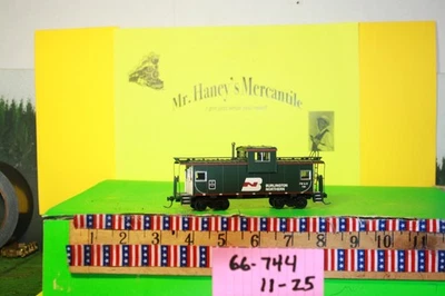 ATLAS N Scale **BURLINGTON NORTHERN** EXECUTIVE Caboose, FW&D 154 - Image 1 of 4