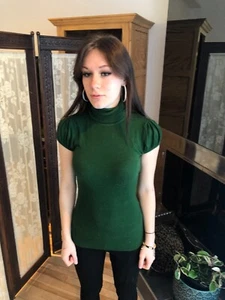 Feminine & Flattering Fitted Cap Sleeve Turtleneck Ribbed Green Sweater Small - Picture 1 of 8