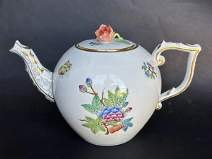 Herend Queen Victoria Teapot 603/VA Rosebud finial - Picture 1 of 22