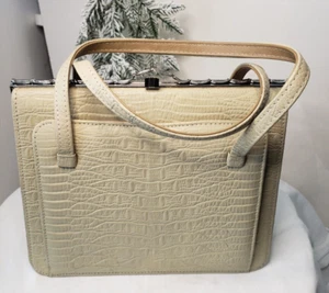 Vintage YKK Metal Zipper Purse Faux Animal Skin  Ornate Clasp Ivory Color - Picture 1 of 6