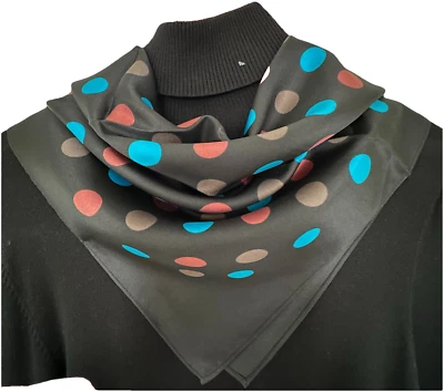 Bufanda de seda 14momme con estampado de puntos coloridos negros 26"x26"65cm527 Foto 1 de 4