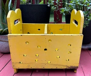 Antiker primitiver bemalter gelber Holz Pflanzkasten durch geteilte Löcher Griffe - Bild 1 von 16