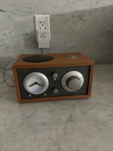 Radio orologio Tivoli Audio Model Three Henry Kloss AM/FM funzionante - Foto 1 di 6