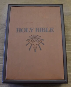 Contained in Wood & Leather Box The HOLY BIBLE Dove of Peace KJV 2015 VG Cond - Picture 1 of 12